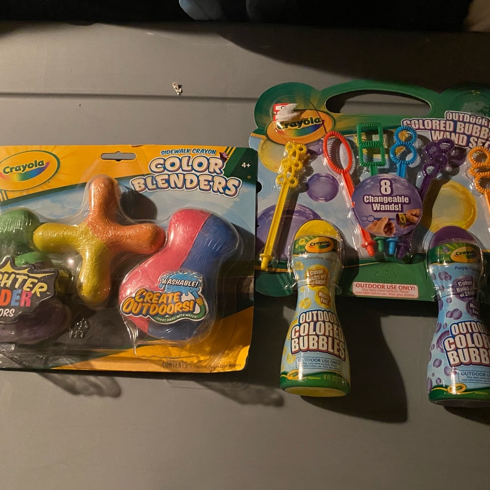 3 Crayola Color Blenders and Outdoor Bubbles and chalk sets